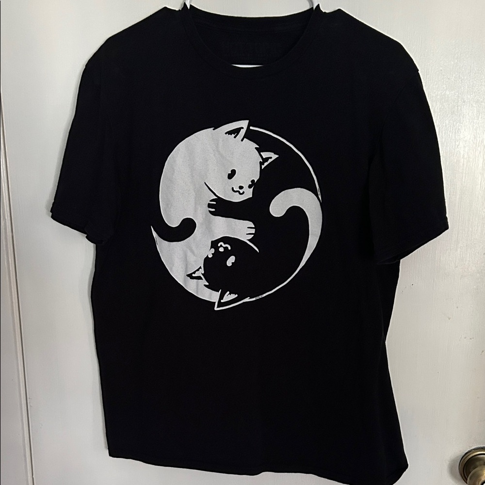 Hot Topic Black and White Cat Design Tee